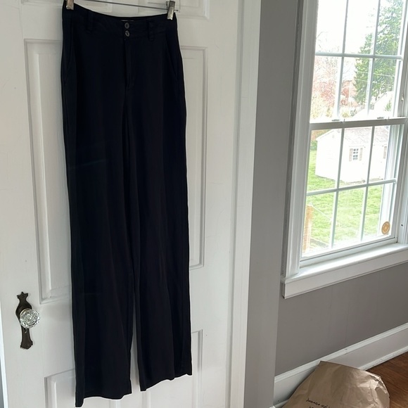 Evereve + Cloth & Stone black flat front elastic waist linen blend pants - Picture 2 of 7